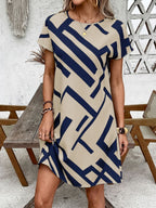 Vestido Curto Estilo Camiseta com Estampa Geométrica - La Lecce
