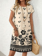 Vestido Curto Estilo Camiseta com Estampa Geométrica - La Lecce