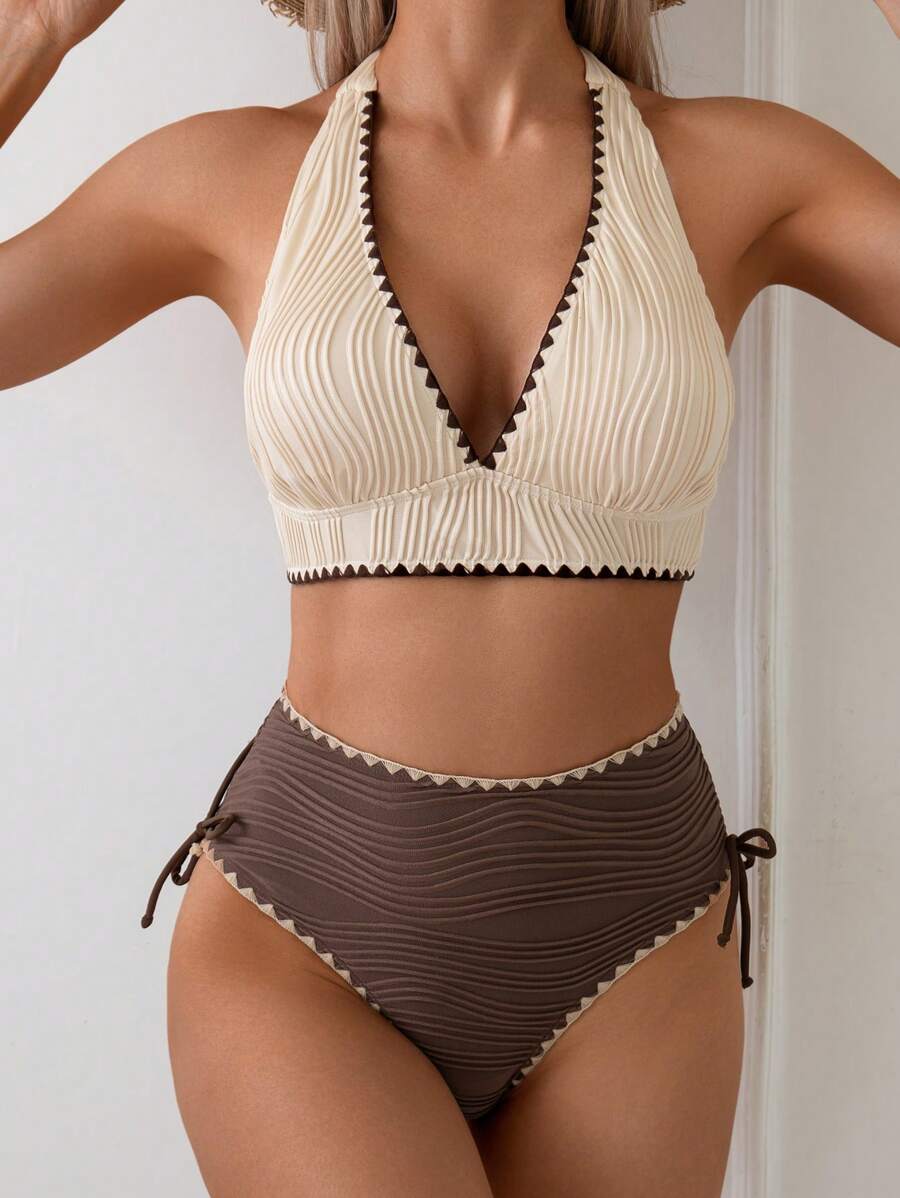Conjunto de Biquíni Texturizado com Decote Halter e Amarração Lateral