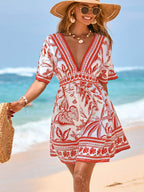 Vestido Curto de Praia com Decote V e Cintura Marcada - detalhe da estampa