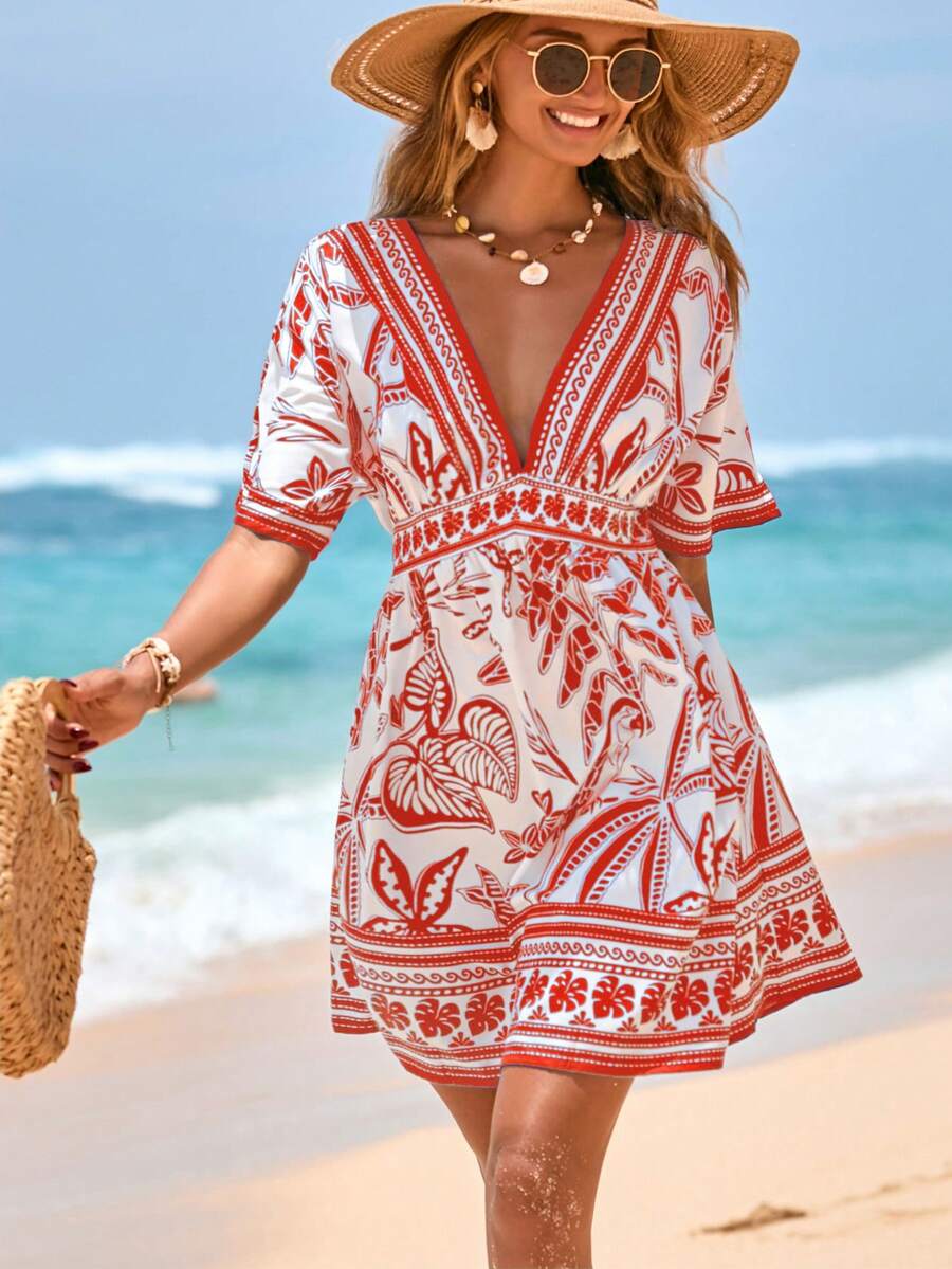 Vestido Curto de Praia com Decote V e Cintura Marcada - detalhe da estampa