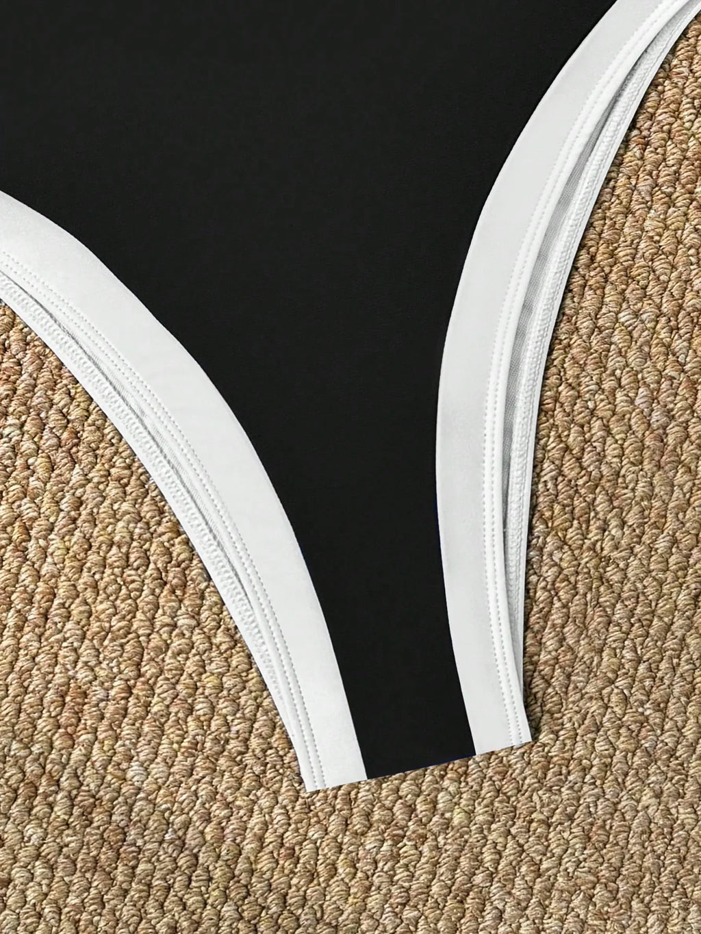 Maiô Cintura Contrastada com Decote Elegante - imagem 10