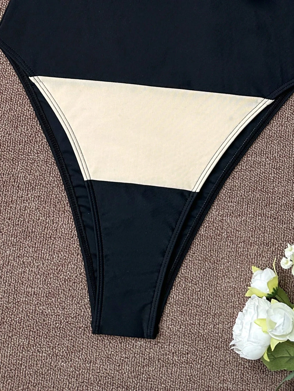 Maiô Cintura Contrastada com Decote Elegante - imagem 25