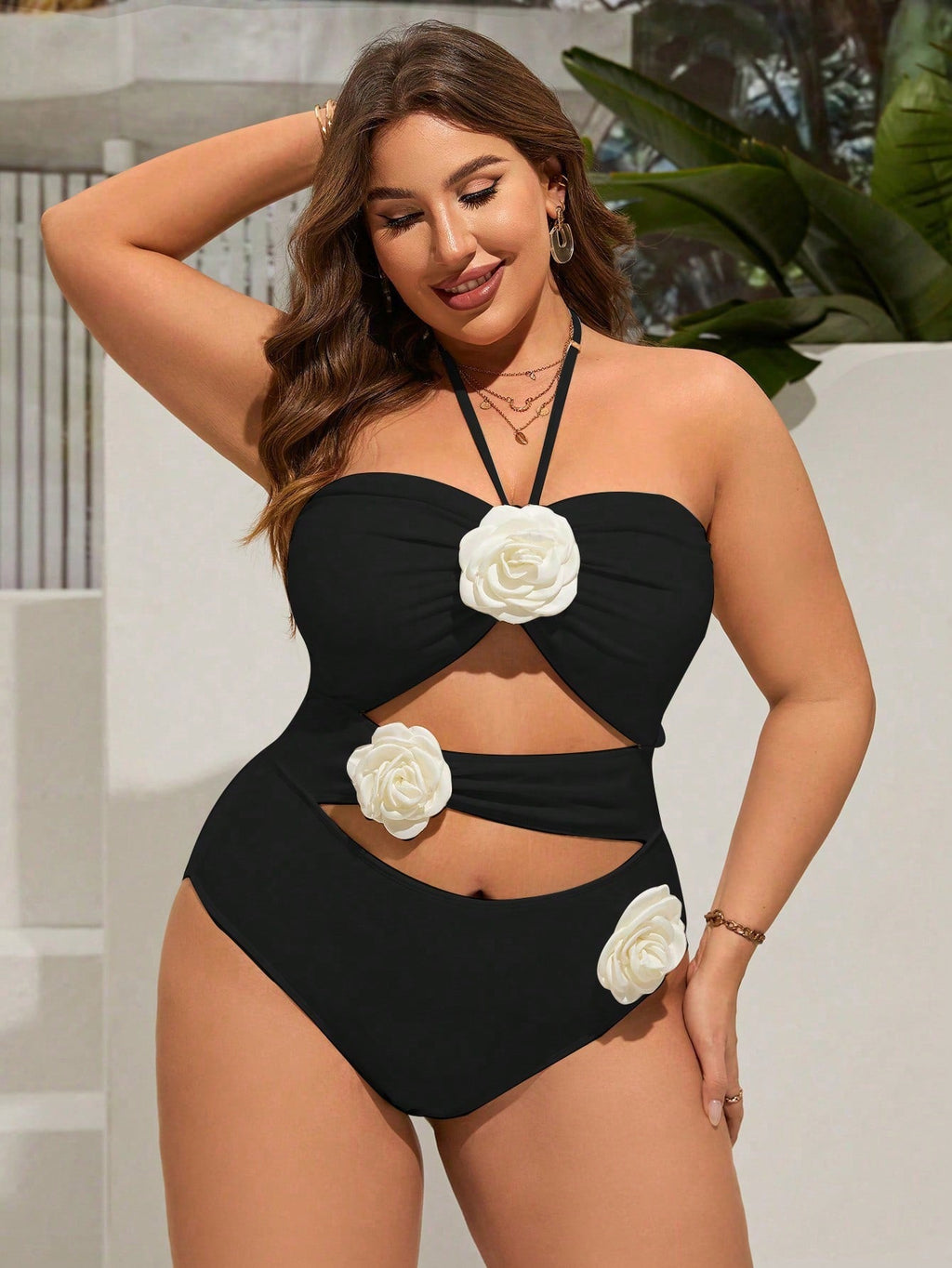 Maiô Plus Size com Apliques de Flor
