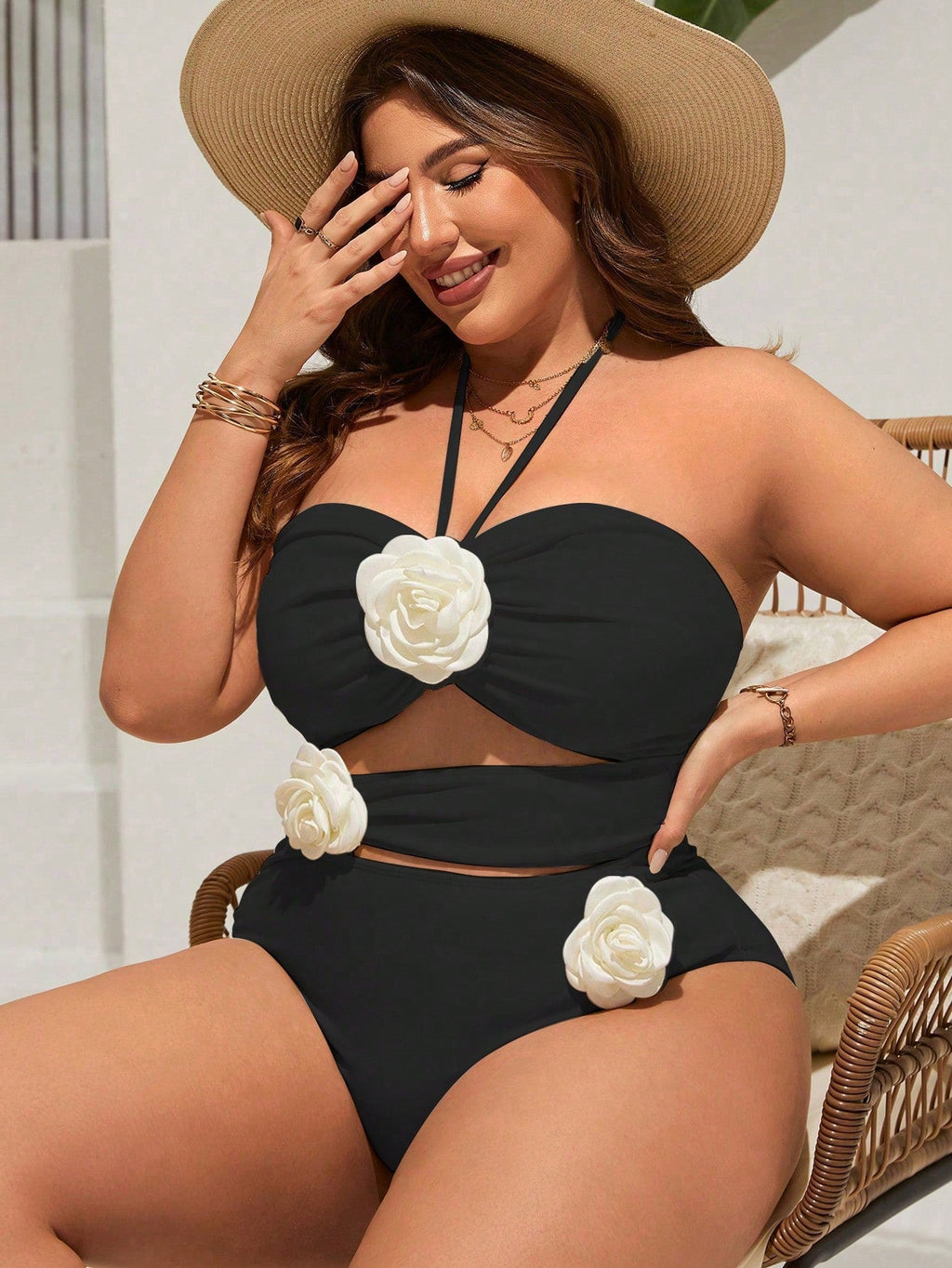 Maiô Plus Size com Apliques de Flor