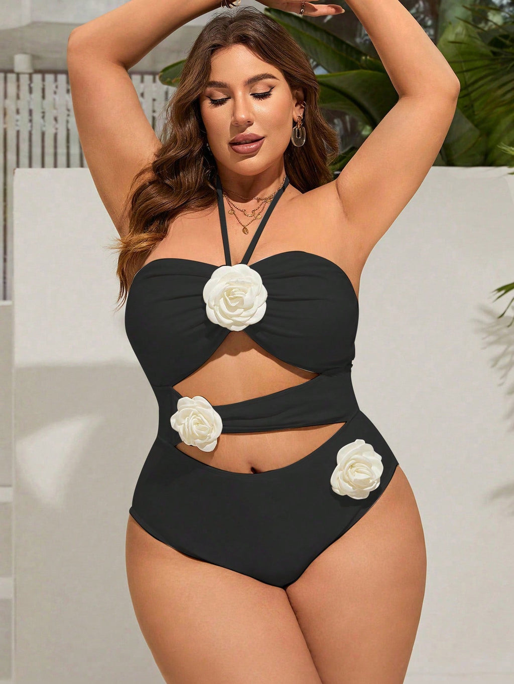 Maiô Plus Size com Apliques de Flor