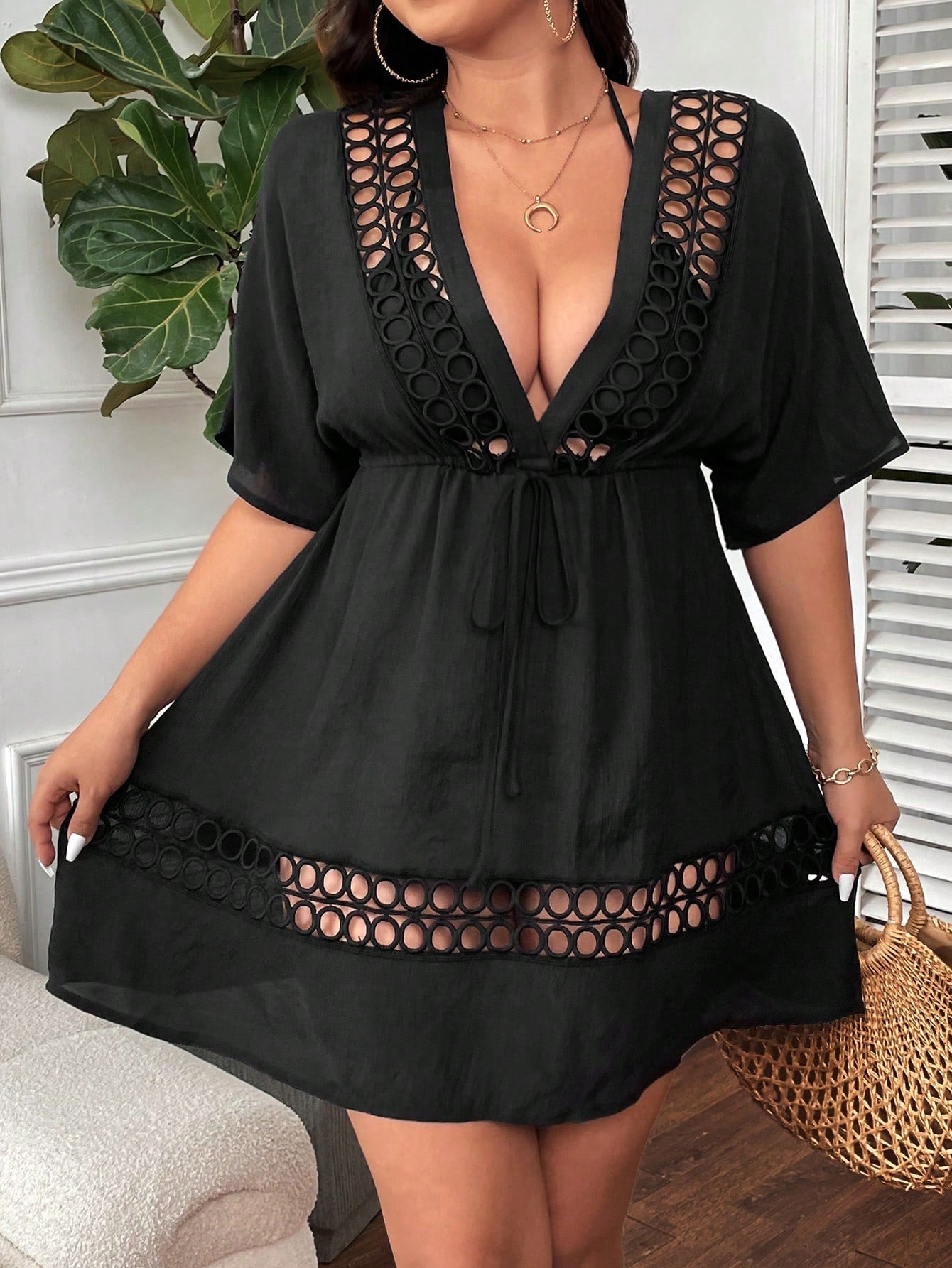 Saída de Praia Plus Size Bordado Vazado