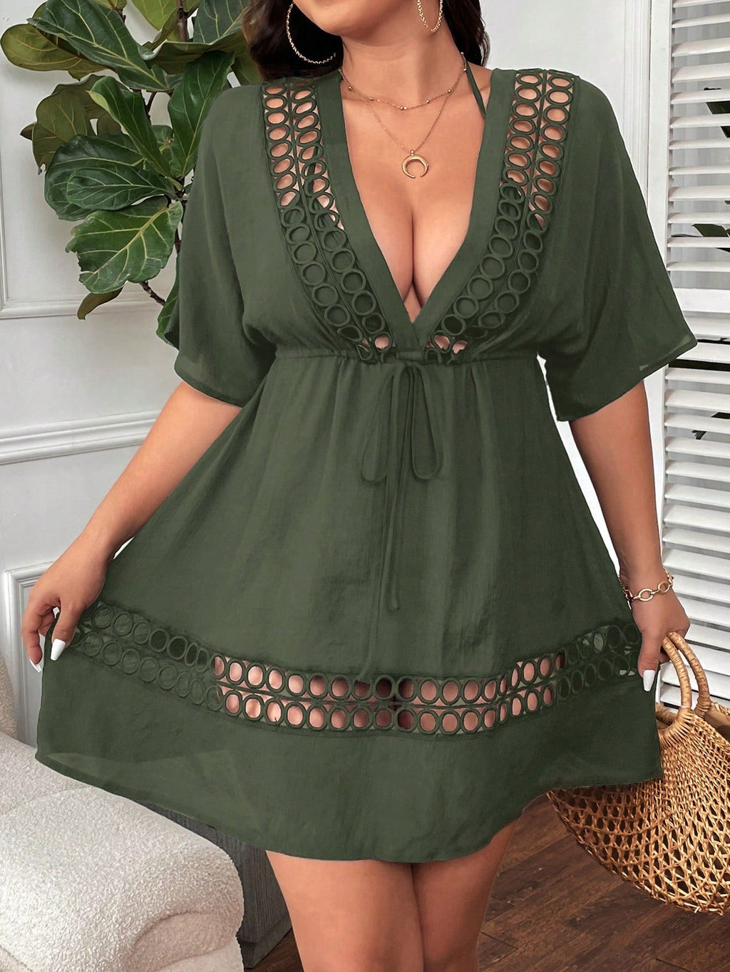 Saída de Praia Plus Size Bordado Vazado