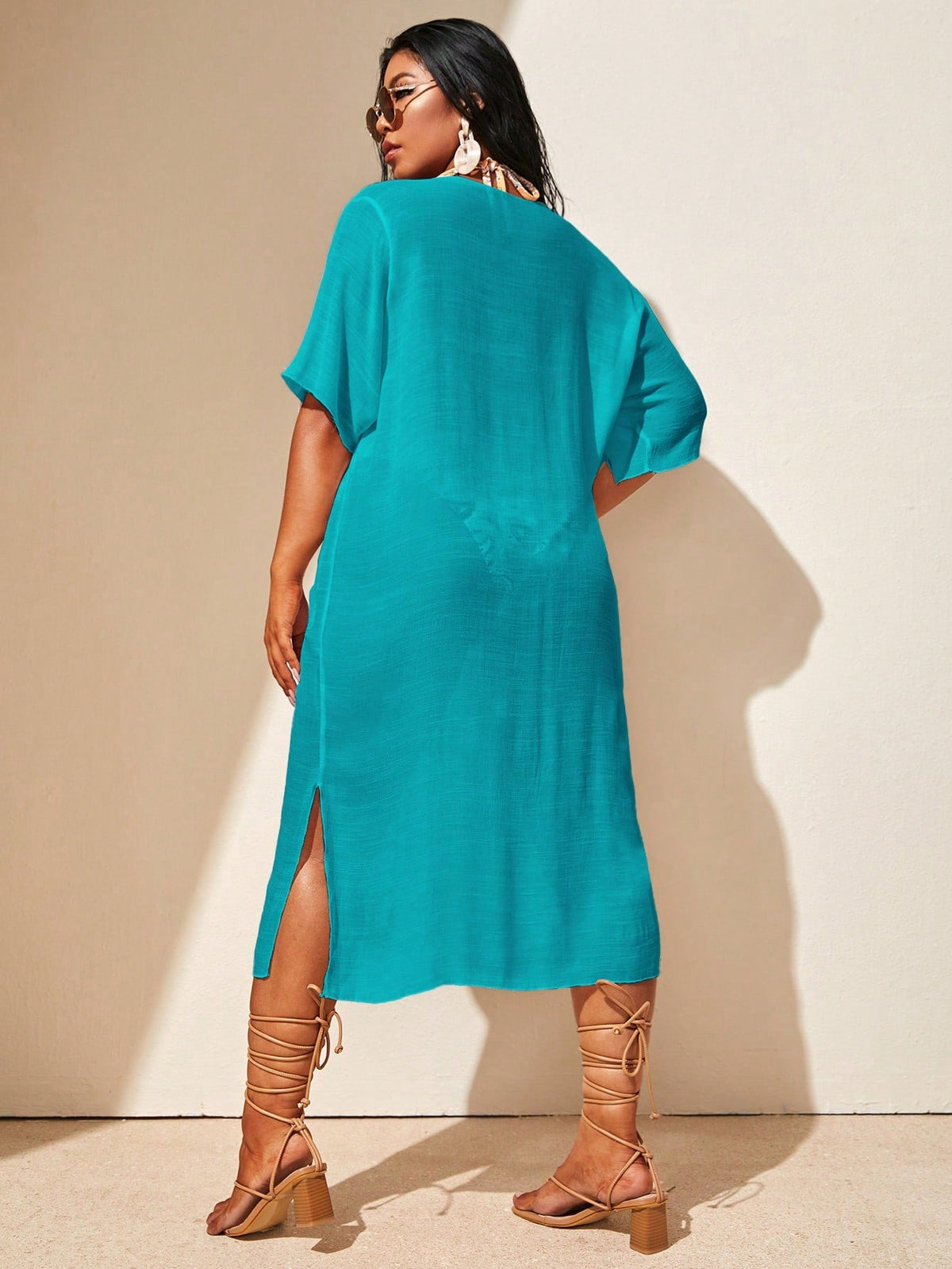 Saída de Praia Plus Size Detalhe Vazado - imagem 2