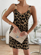 Vestido Curto Estilo Camiseta com Detalhe em Corrente - La Lecce