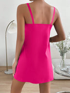 Vestido Curto Estilo Camiseta com Detalhe em Corrente - La Lecce