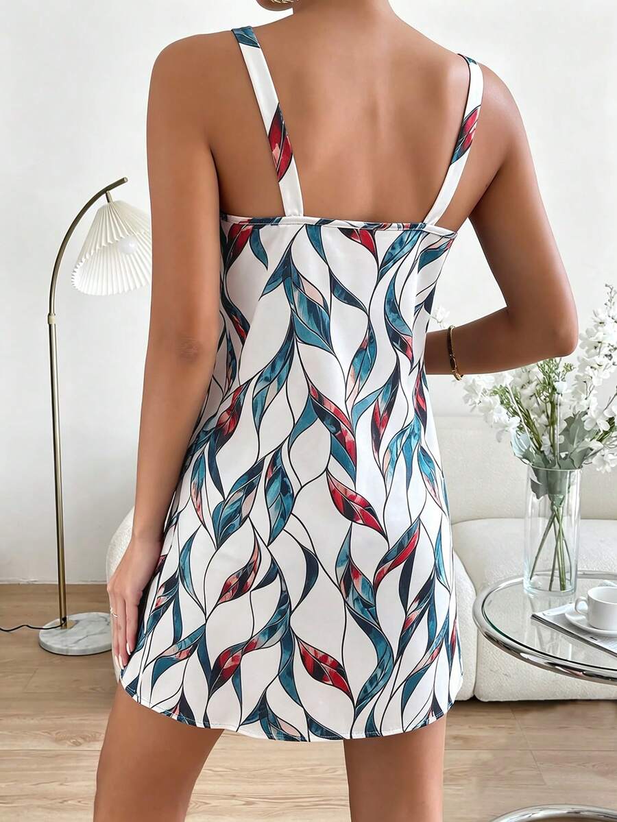 Vestido Curto Estilo Camiseta com Detalhe em Corrente - La Lecce