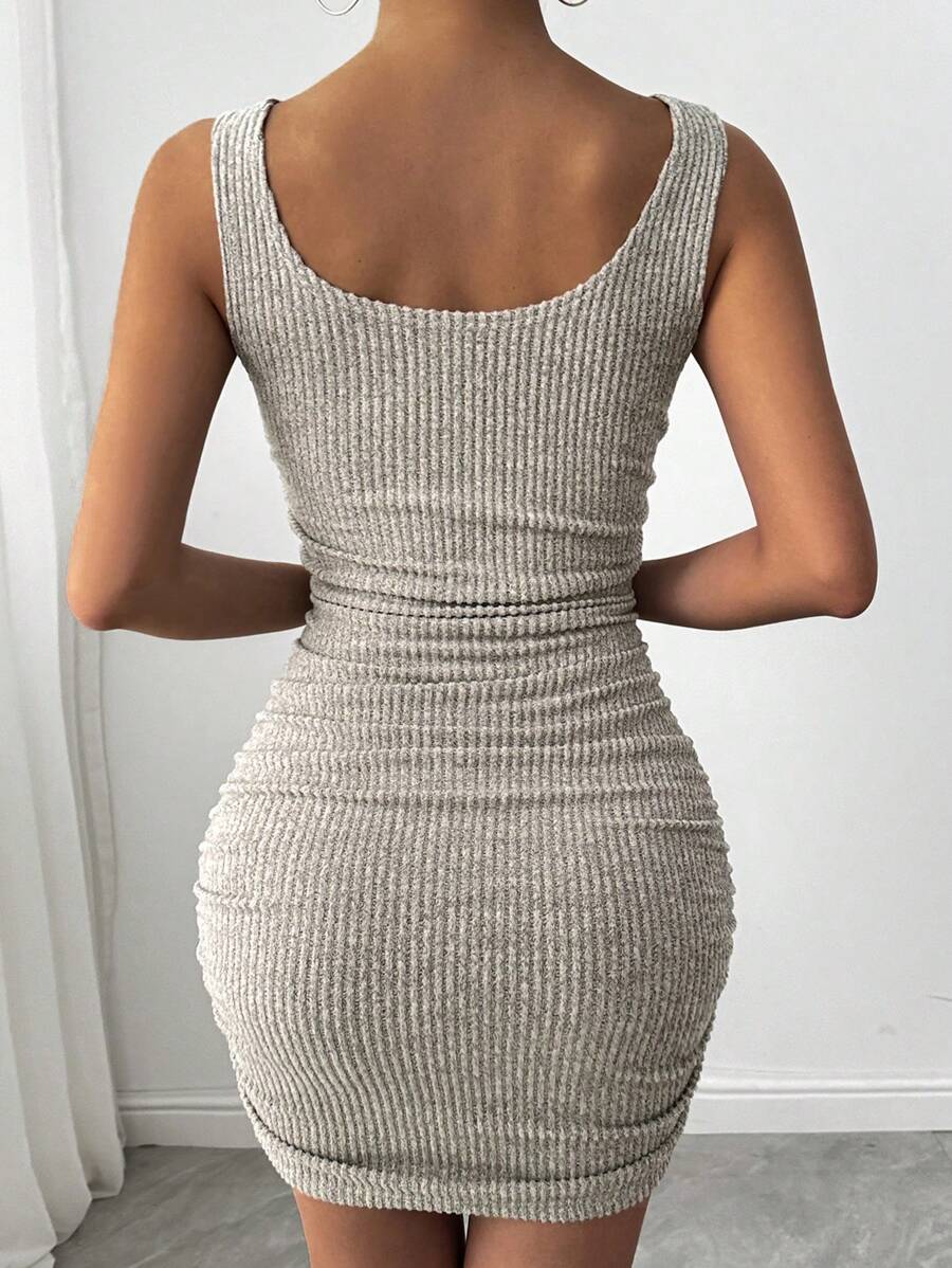Vestido Mini Sem Mangas Franzido com Decote U - La Lecce