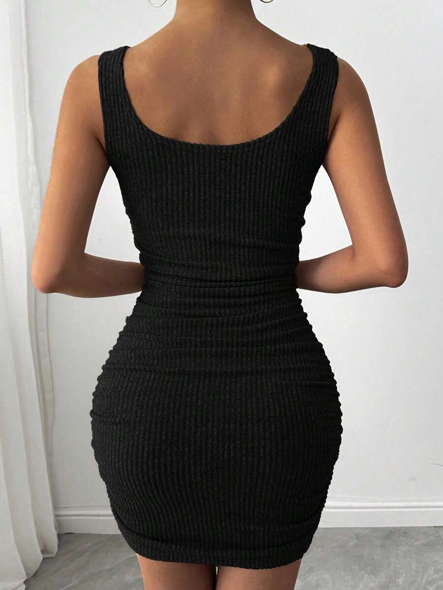 Vestido Mini Sem Mangas Franzido com Decote U - La Lecce