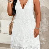 Vestido Plus Size com Bordado Ilhó
