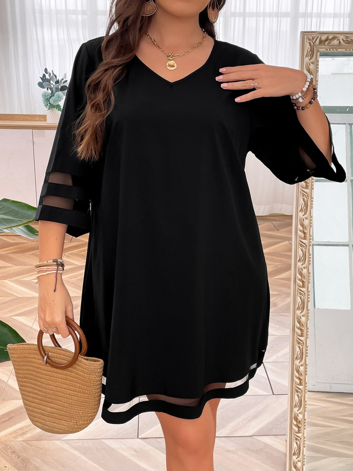 Vestido Plus Size com Malha Contraste