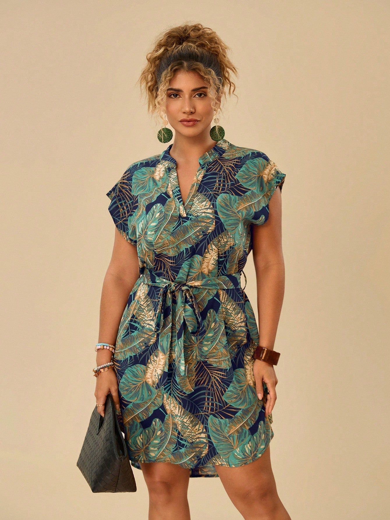 Vestido Plus Size Tropical com Cinto