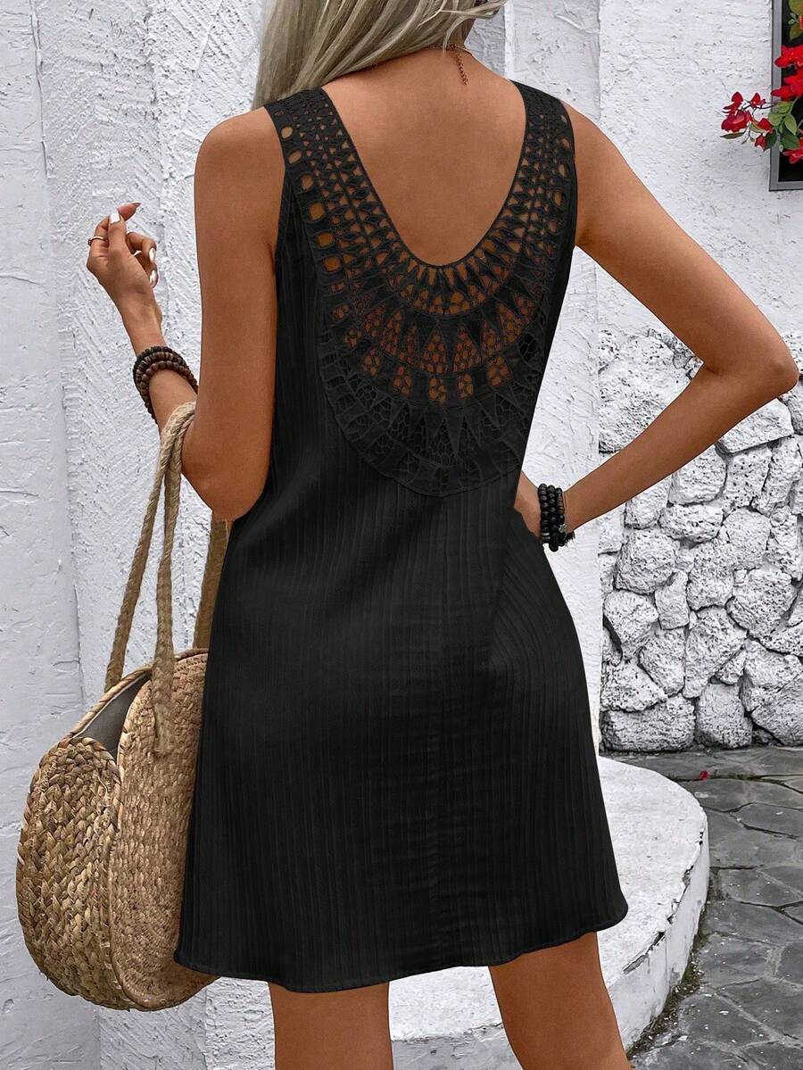 Vestido Sem Mangas com Recorte Vazado - La Lecce