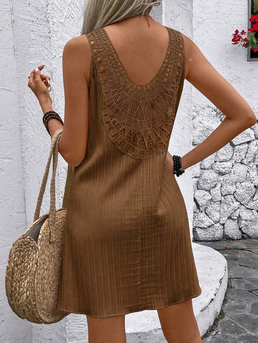 Vestido Sem Mangas com Recorte Vazado - La Lecce
